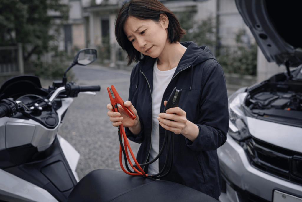 ジャンプスタートの救援車を選ぶ際に迷っている様子